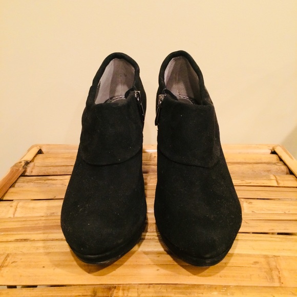 ADRIENNE VITTADINI Black Suede Booties - Picture 3 of 9